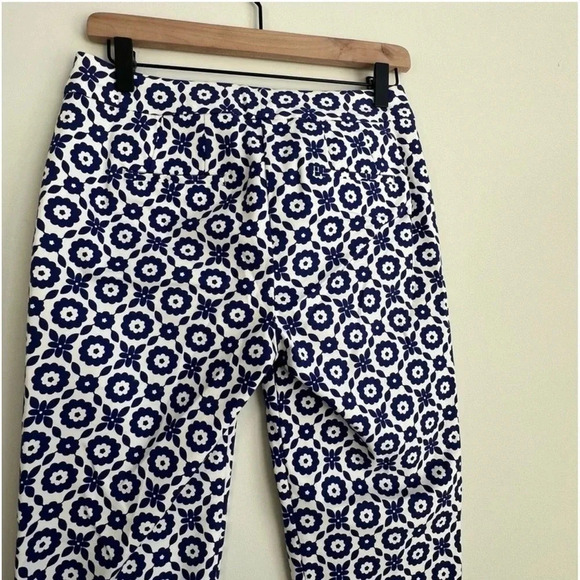 BODEN Richmond Stretch 7/8 Ankle Ponte Pants Size 2 Greek
Blue Floral Trouser - Picture 8 of 13